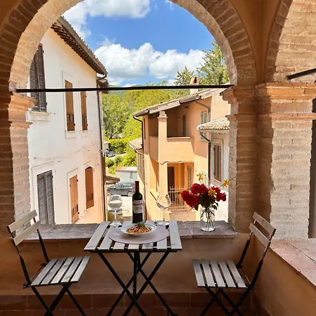 Casa In Umbria - Nella Valle Del Menotre Vicino Rasiglia, Foligno, Assisi,perugia Apartamento